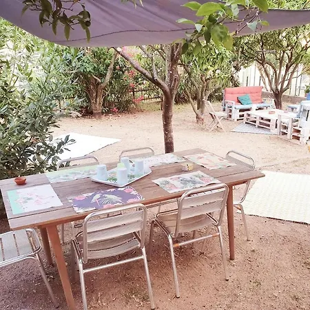 Ground Floor Of A Bucolic In Town, Garden Et Parking Holiday home *
