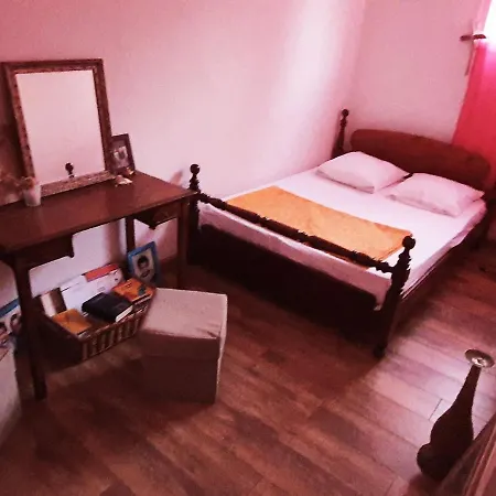 Ground Floor Of A Bucolic In Town, Garden Et Parking * Ajaccio (Corsica)